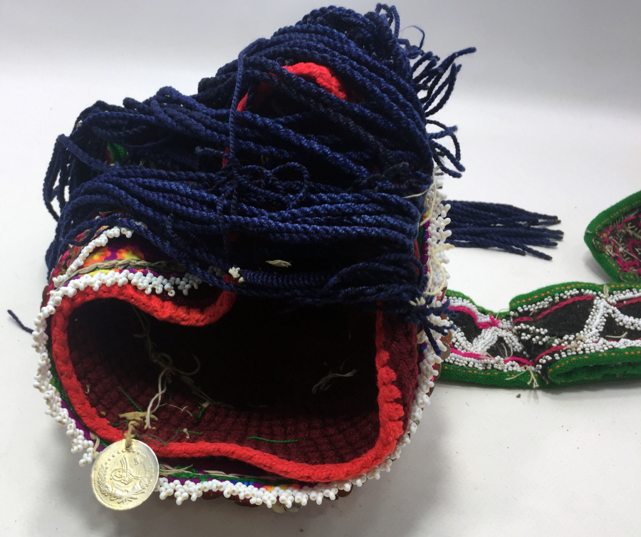 OSMANLI DÖNEMİ TAHTACI İŞİ ŞAMAN KÜLTÜRÜ GELİN FESİ ÜZERİNDE MAVZER MERMİSİ MEVCUT