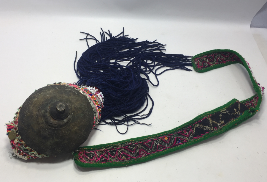 OSMANLI DÖNEMİ TAHTACI İŞİ ŞAMAN KÜLTÜRÜ GELİN FESİ ÜZERİNDE MAVZER MERMİSİ MEVCUT