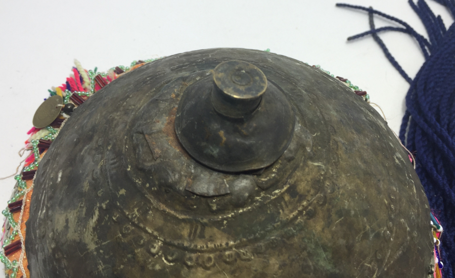 OSMANLI DÖNEMİ TAHTACI İŞİ ŞAMAN KÜLTÜRÜ GELİN FESİ ÜZERİNDE MAVZER MERMİSİ MEVCUT