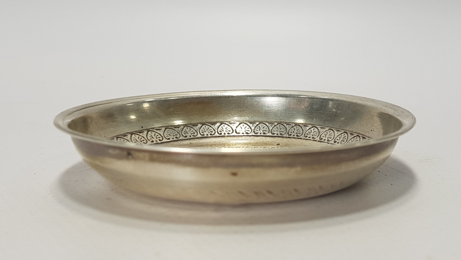 ORTASI TUĞRALI MOTİFLİ GÜMÜŞ KINA TASI