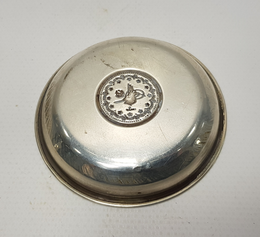 ORTASI TUĞRALI MOTİFLİ GÜMÜŞ KINA TASI