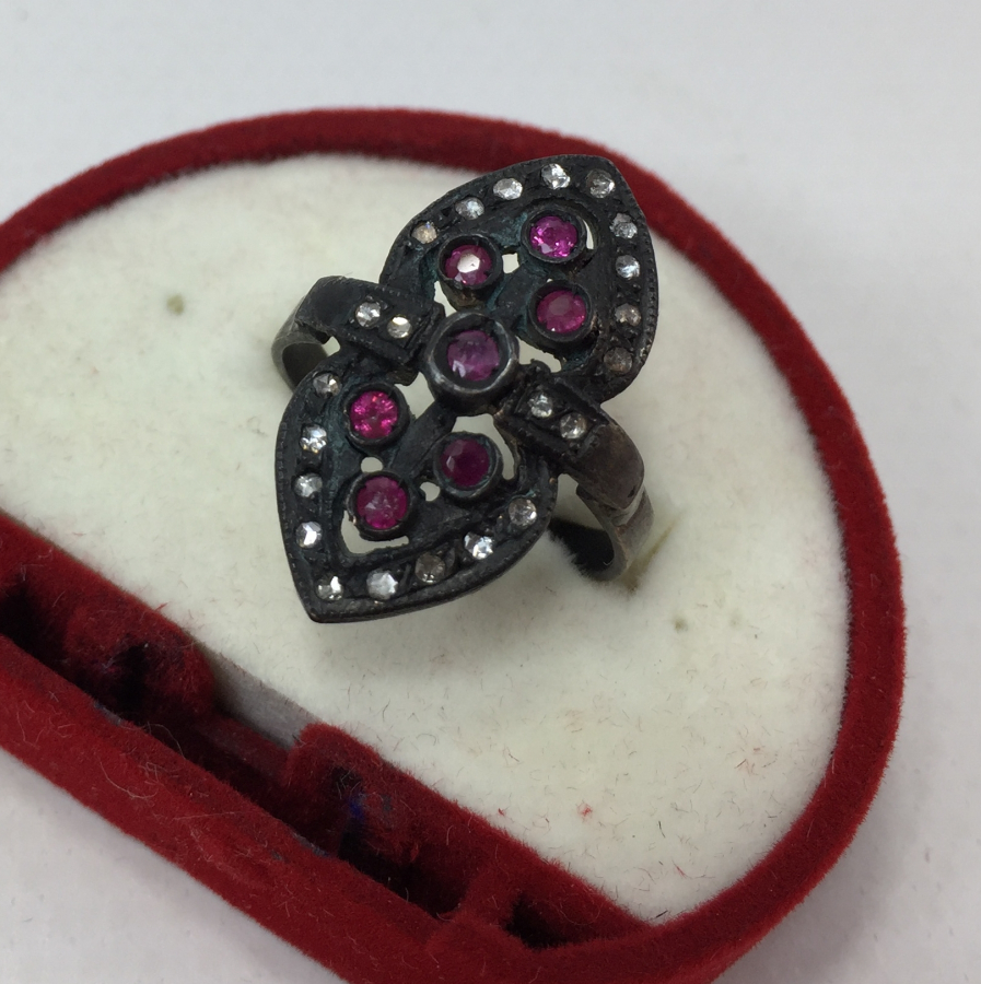 ÜZERİ ELMAS TAŞLARLA SÜSLÜ ANTİKA YÜZÜK