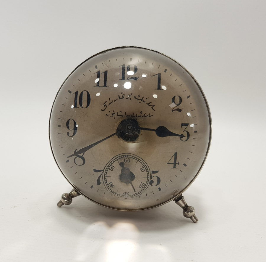 OSMANLICA YAZILI BÜYÜTEÇLİ MASA SAATİ 