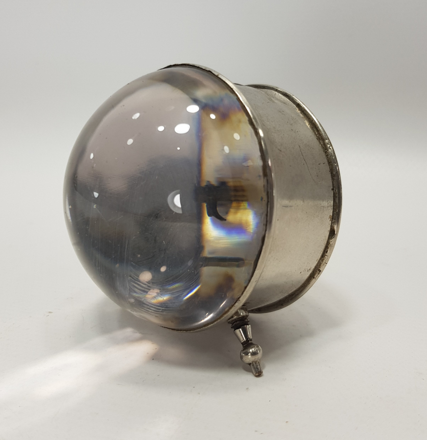 OSMANLICA YAZILI BÜYÜTEÇLİ MASA SAATİ 