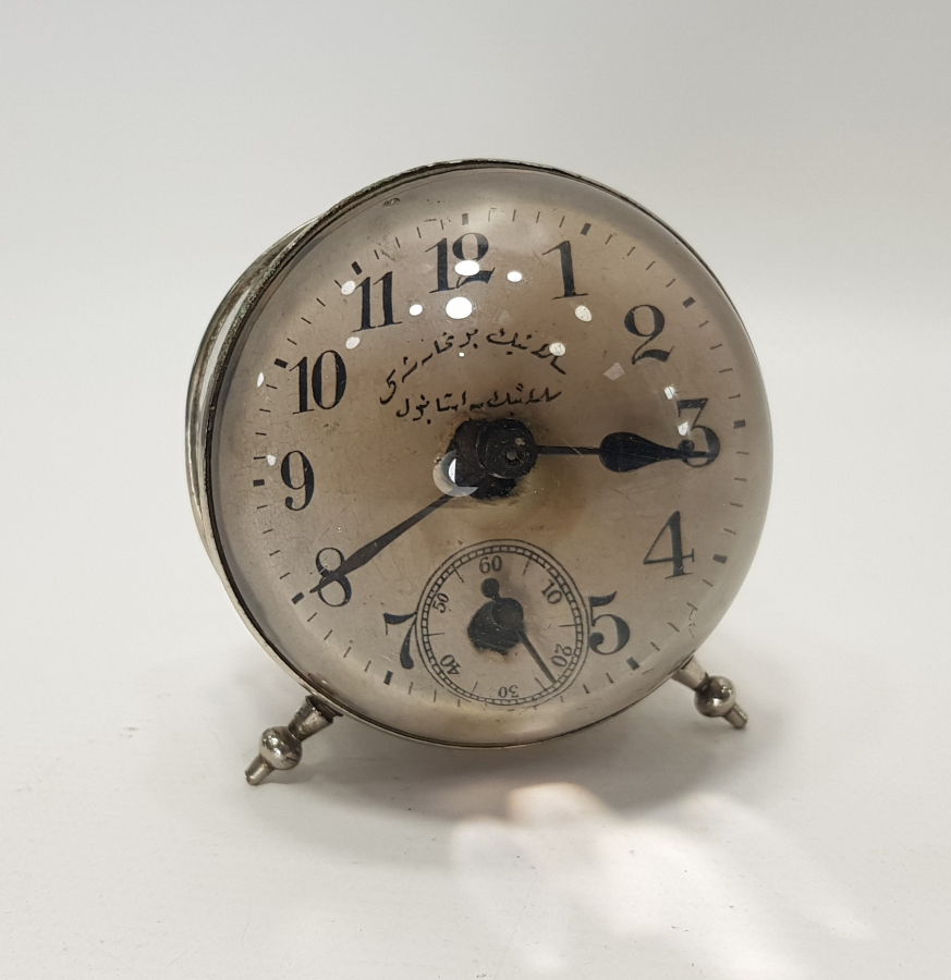 OSMANLICA YAZILI BÜYÜTEÇLİ MASA SAATİ 