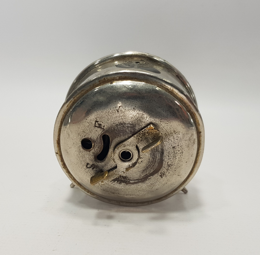 OSMANLICA YAZILI BÜYÜTEÇLİ MASA SAATİ 