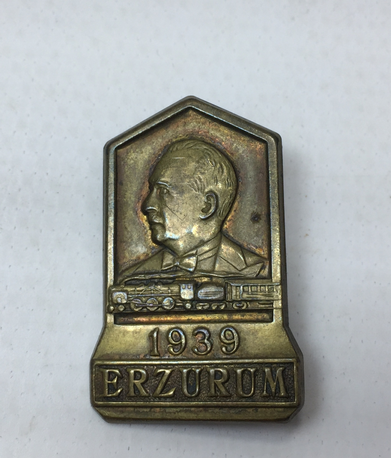 1939 YILI ERZURUM DEMİRYOLU HATTI AÇILIŞI ANISINA VERİLMİŞ İNÖNÜ RESİMLİ ROZET