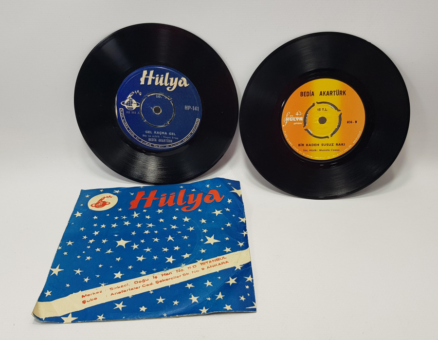 BEDİA AKARTÜRK İKİ ADET 45'LİK PLAK 