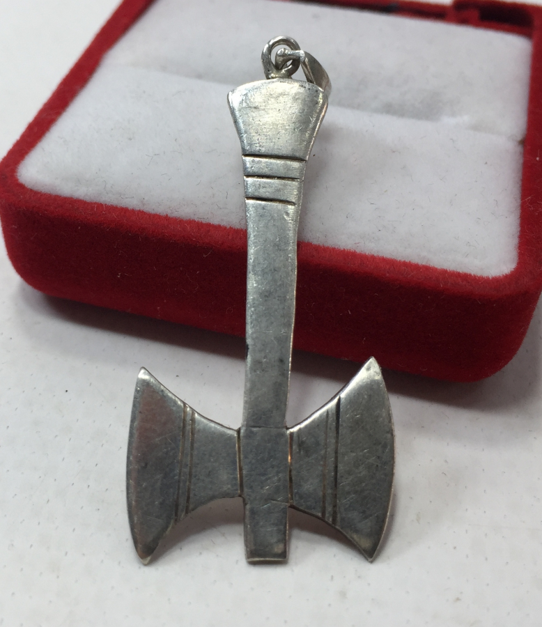 CELLAT BALTASI FORMUNDA GÜMÜŞ KOLYE UCU