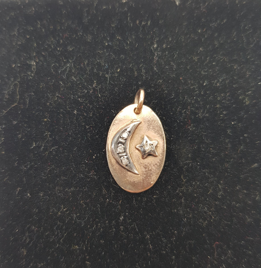 ELMAS TAŞLARLA SÜSLÜ AY YILDIZ BAYRAK MOTİFLİ ALTIN KOLYE UCU 