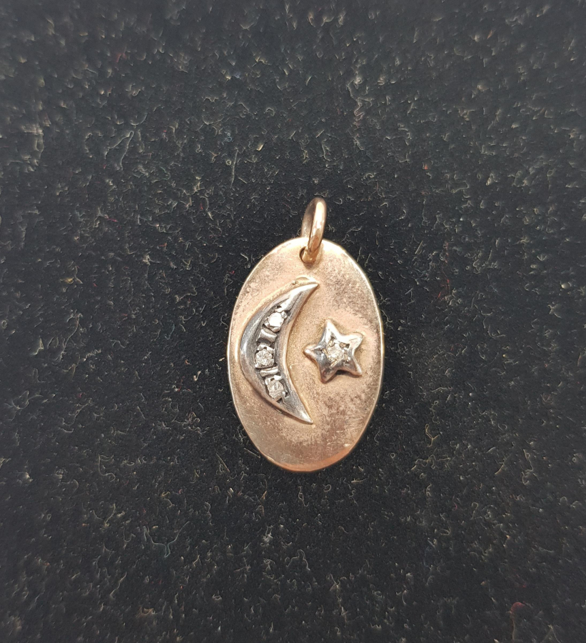 ELMAS TAŞLARLA SÜSLÜ AY YILDIZ BAYRAK MOTİFLİ ALTIN KOLYE UCU 