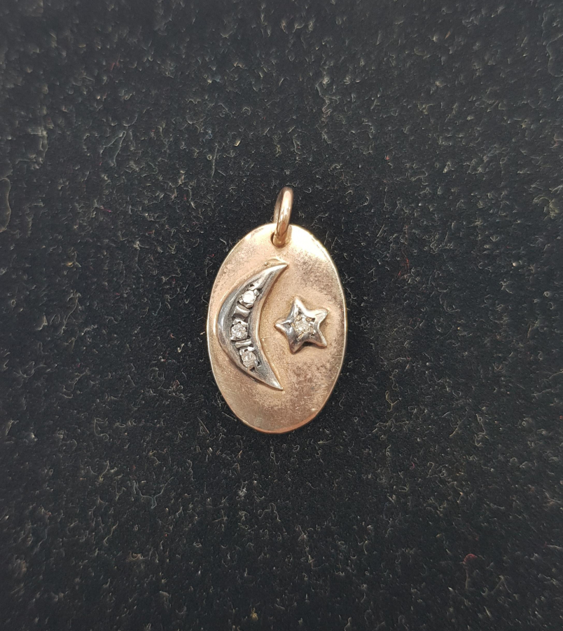 ELMAS TAŞLARLA SÜSLÜ AY YILDIZ BAYRAK MOTİFLİ ALTIN KOLYE UCU 