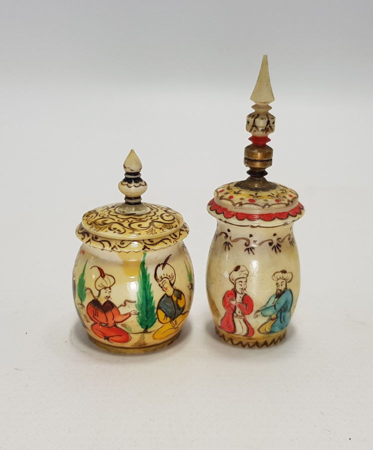 İKİ ADET EL BOYAMA MİNYATÜR KEMİK KUTU 