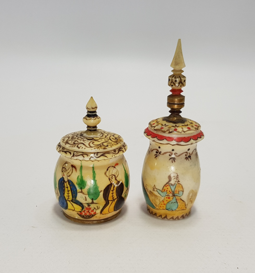 İKİ ADET EL BOYAMA MİNYATÜR KEMİK KUTU 