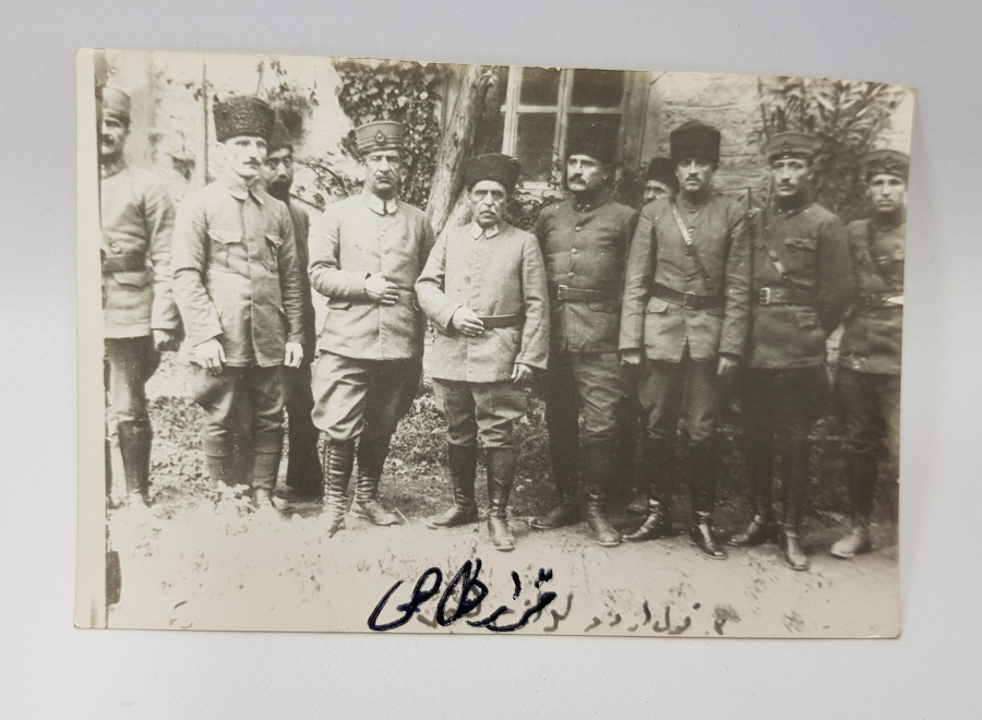 KURTULUŞ SAVAŞI DÖNEMİ 2. KOLORDU KARARGAHI VE ÖNÜNDE SUBAYLAR 