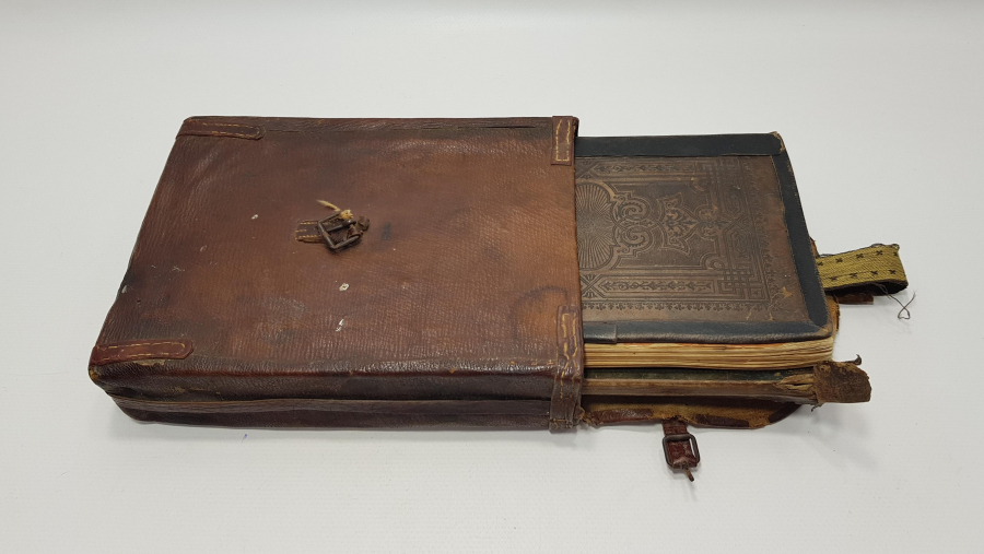 OSMANLI DÖNEMİ DERİ KABINDA KUR'AN-I KERİM 