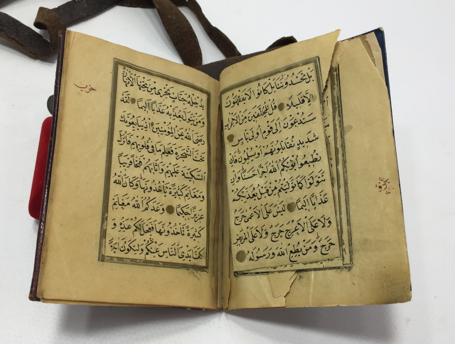 OSMANLI DÖNEMİ DERİ KABINDA TEZHİPLİ ENAM-I ŞERİF