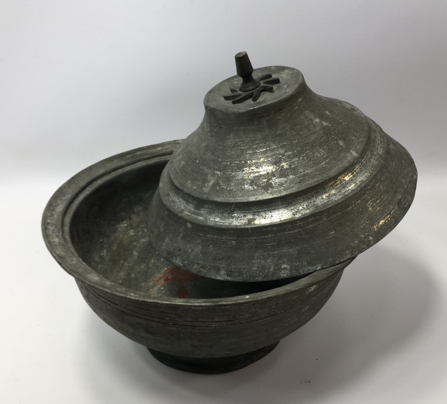 OSMANLI DÖNEMİ MEVLEVİ SİKKELİ VE ÇARKIFLEK MOTİFLİ TEKKE İŞİ KASE