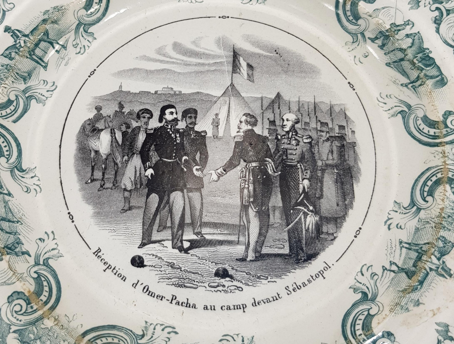 OSMANLI DÖNEMİ ÖMER PAŞA TEMALI PORSELEN TABAK