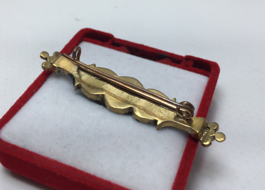 ÜZERİ ELMASLI VE MİNELİ BROŞ