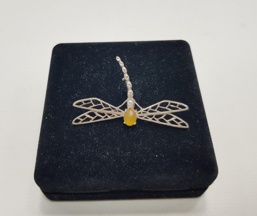 YUSUFÇUK MODEL KEHRİBAR TAŞLI GÜMÜŞ BROŞ 