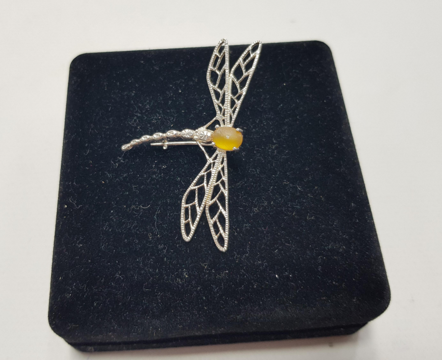 YUSUFÇUK MODEL KEHRİBAR TAŞLI GÜMÜŞ BROŞ 