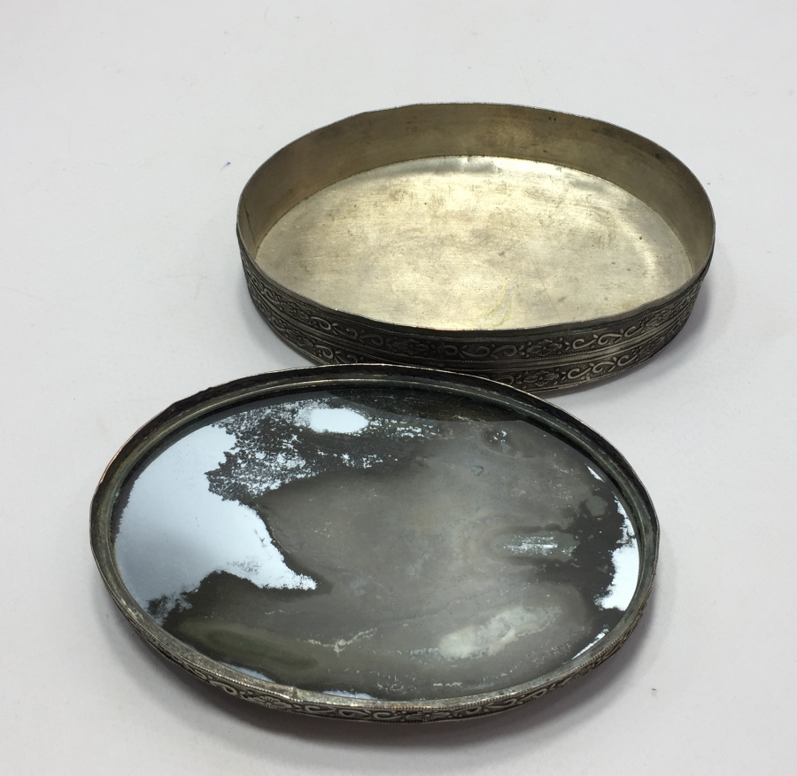 İÇİNDE TAŞ AYNA BULUNAN GÜMÜŞ AVRUPA KUTU