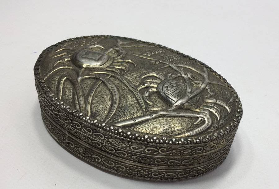 İÇİNDE TAŞ AYNA BULUNAN GÜMÜŞ AVRUPA KUTU