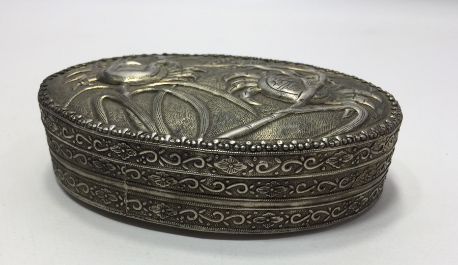 İÇİNDE TAŞ AYNA BULUNAN GÜMÜŞ AVRUPA KUTU