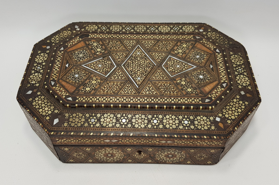 MARKÜTERİ İŞÇİLİKLİ MÜCEVHER KUTUSU