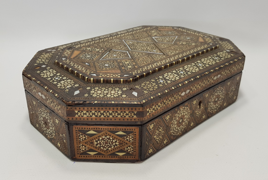 MARKÜTERİ İŞÇİLİKLİ MÜCEVHER KUTUSU