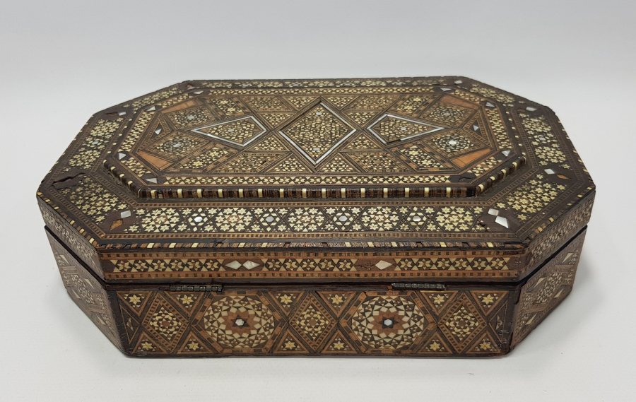 MARKÜTERİ İŞÇİLİKLİ MÜCEVHER KUTUSU