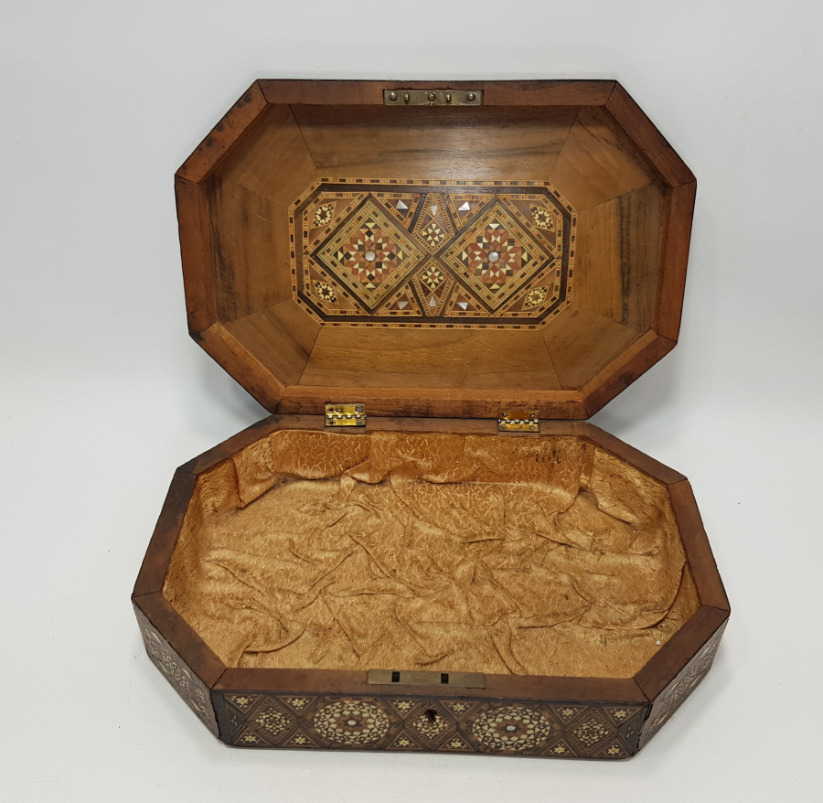 MARKÜTERİ İŞÇİLİKLİ MÜCEVHER KUTUSU