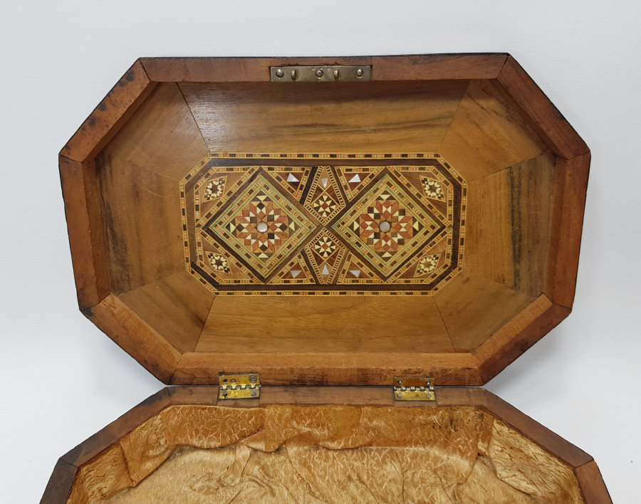 MARKÜTERİ İŞÇİLİKLİ MÜCEVHER KUTUSU