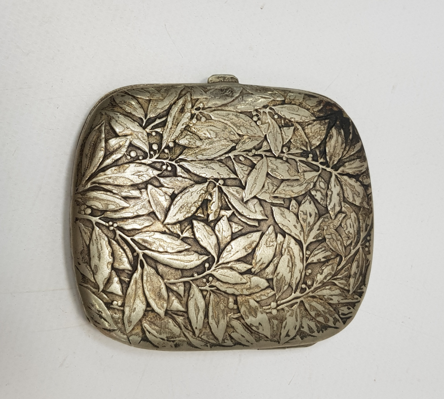 ÜZERİ KABARTMA İŞÇİLİKLİ SİGARA TABAKASI