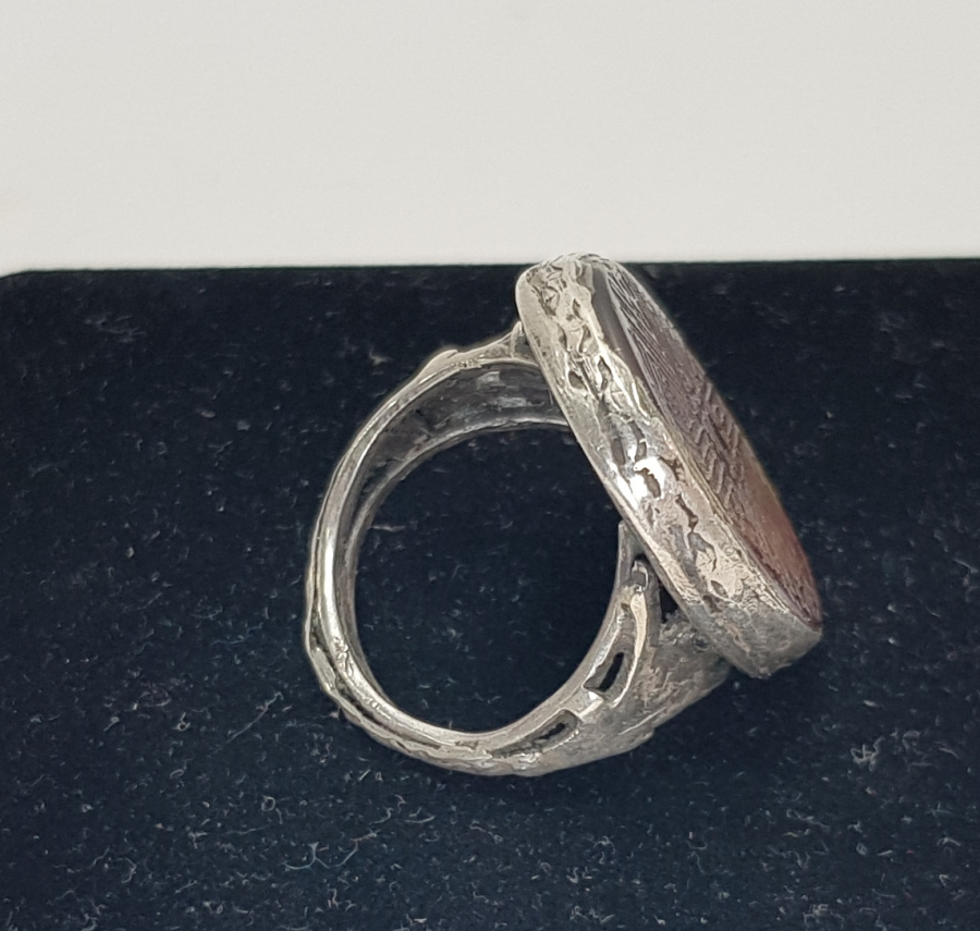 ÜZERİ KUFİ YAZILI AKİK TAŞLI GÜMÜŞ YÜZÜK