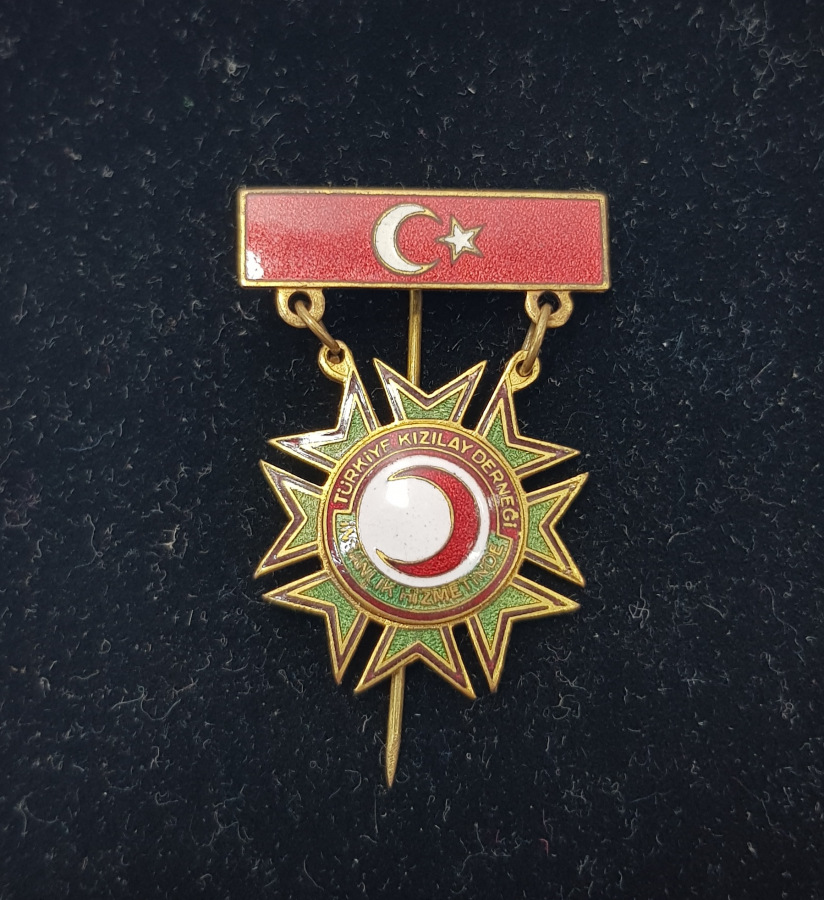 ÜZERİ MİNE İŞÇİLİKLİ KIZILAY ROZETİ