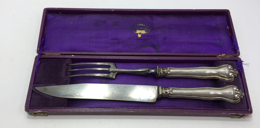 1900 BAŞLARI KUTUSUNDA GÜMÜŞ SAPLI ET SERVİS BIÇAĞI - ÇATALI TAKIMI