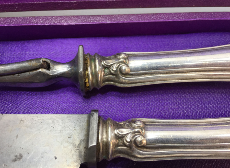 1900 BAŞLARI KUTUSUNDA GÜMÜŞ SAPLI ET SERVİS BIÇAĞI - ÇATALI TAKIMI