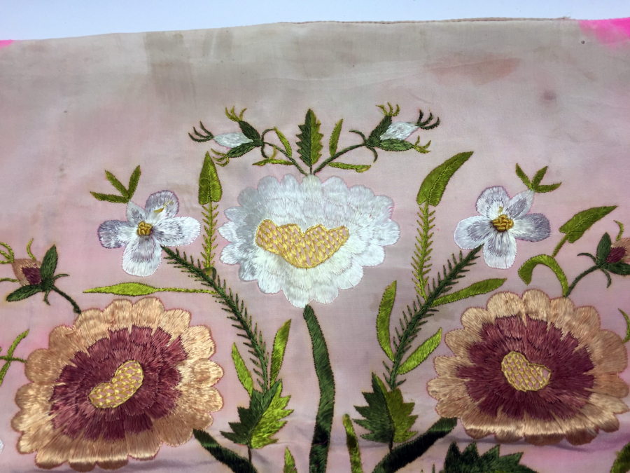 OSMANLI DÖNEMİ İPEK ATLAS ÜZERİNE YAPILMIŞ İŞLEME YASTIK