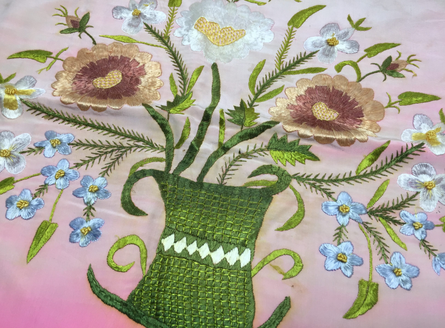 OSMANLI DÖNEMİ İPEK ATLAS ÜZERİNE YAPILMIŞ İŞLEME YASTIK