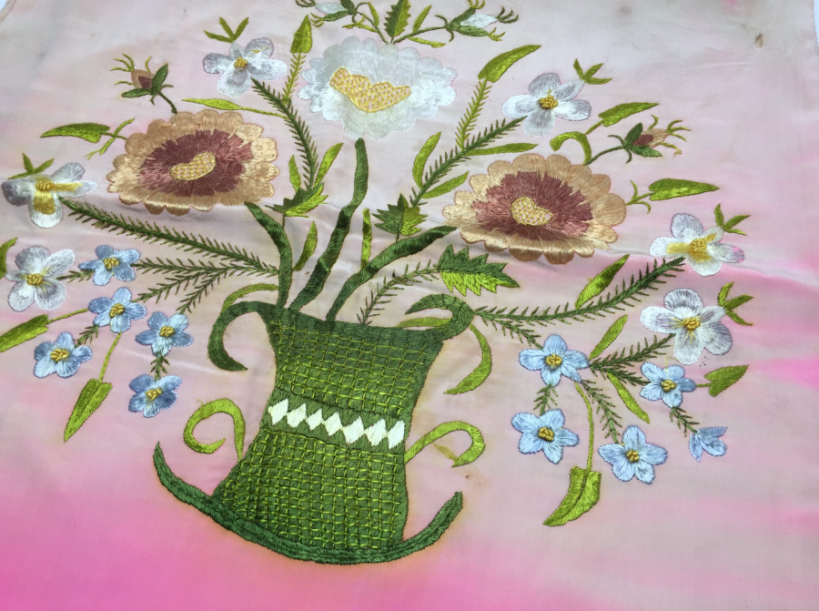 OSMANLI DÖNEMİ İPEK ATLAS ÜZERİNE YAPILMIŞ İŞLEME YASTIK