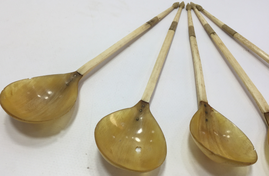 OSMANLI DÖNEMİ TEKKE İŞİ 5 ADET KEMİK SAPLI BOYNUZ KAŞIK