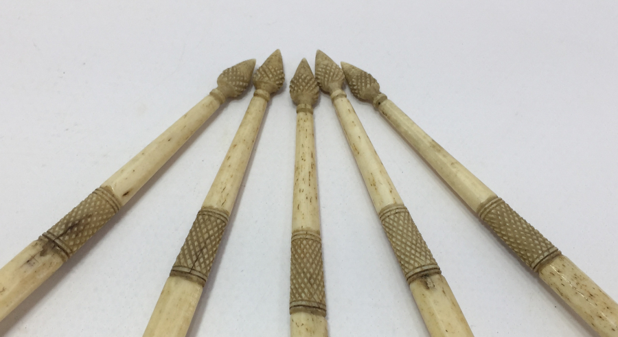 OSMANLI DÖNEMİ TEKKE İŞİ 5 ADET KEMİK SAPLI BOYNUZ KAŞIK