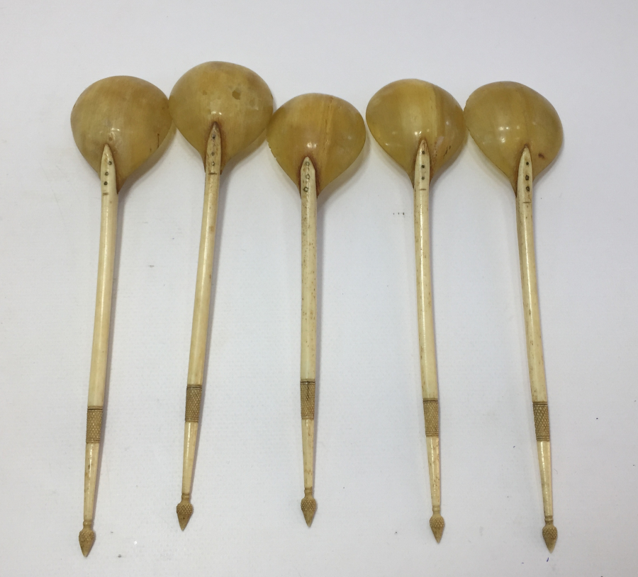 OSMANLI DÖNEMİ TEKKE İŞİ 5 ADET KEMİK SAPLI BOYNUZ KAŞIK