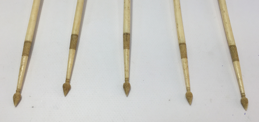 OSMANLI DÖNEMİ TEKKE İŞİ 5 ADET KEMİK SAPLI BOYNUZ KAŞIK