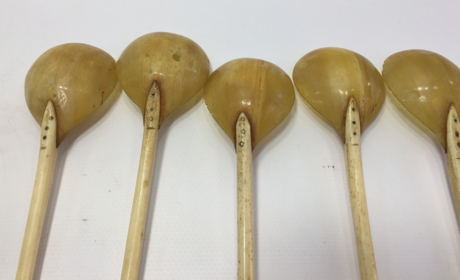 OSMANLI DÖNEMİ TEKKE İŞİ 5 ADET KEMİK SAPLI BOYNUZ KAŞIK