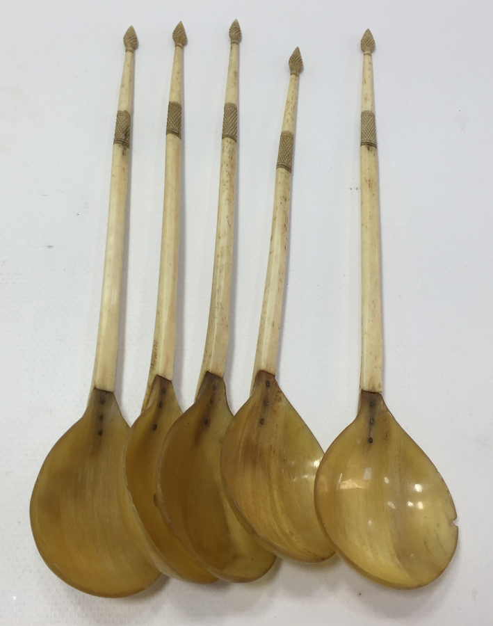 OSMANLI DÖNEMİ TEKKE İŞİ 5 ADET KEMİK SAPLI BOYNUZ KAŞIK