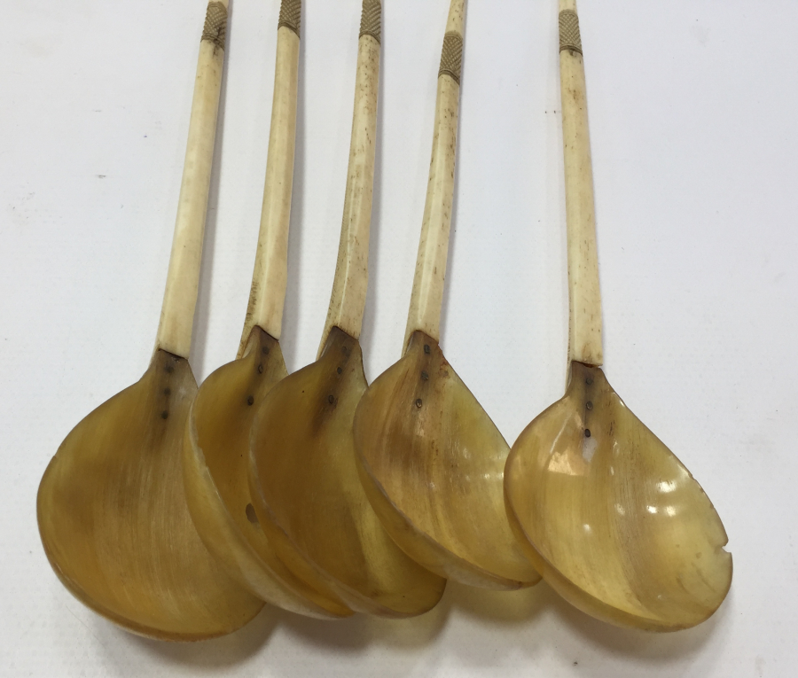 OSMANLI DÖNEMİ TEKKE İŞİ 5 ADET KEMİK SAPLI BOYNUZ KAŞIK