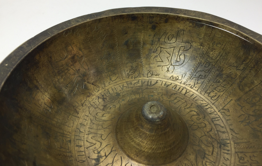 OSMANLI DÖNEMİ ÜZERİNDE EBCEDLER BULUNAN TILSIMLI ŞİFA TASI